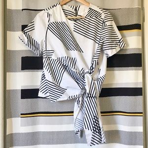 Black/White Abstract Pattern Tie Front Crop Top